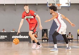 Agustín Ubal (i) dirige un ataque del Covirán.