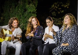 Kiki, Soleá y Estrella Morente, con Aurora Carbonell.