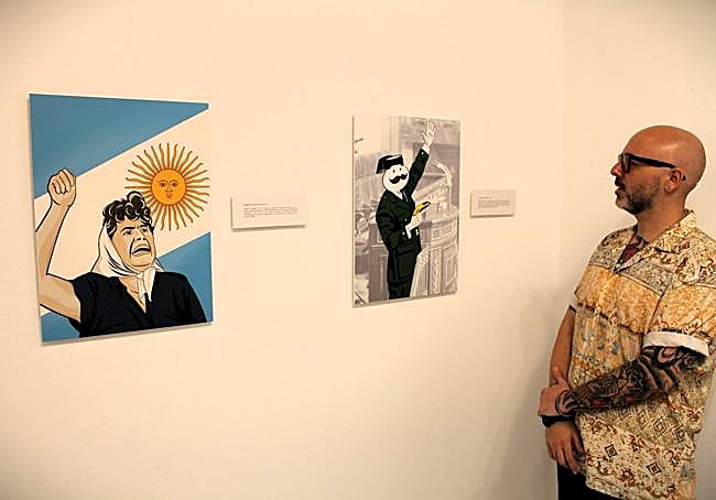 Pintor, con algunas de las obras que expone en Arrabal & Cía.