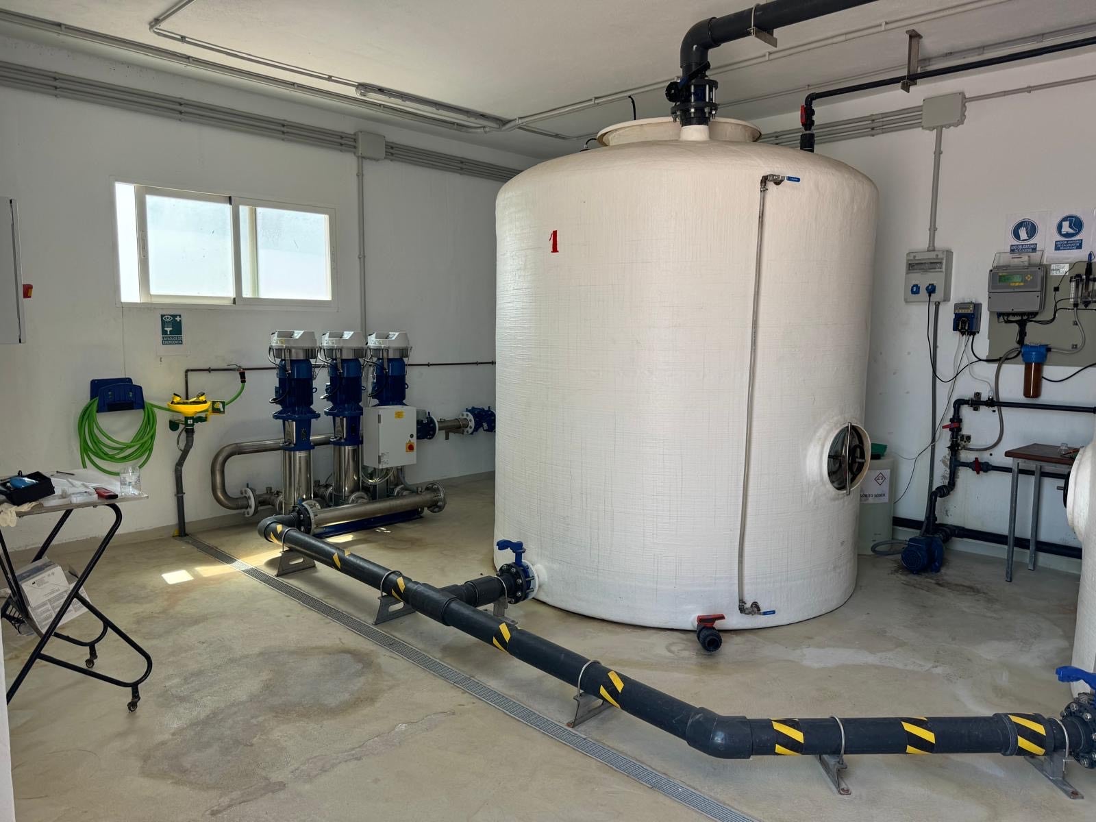 Estación de bombeo de agua en el puerto de Motril.