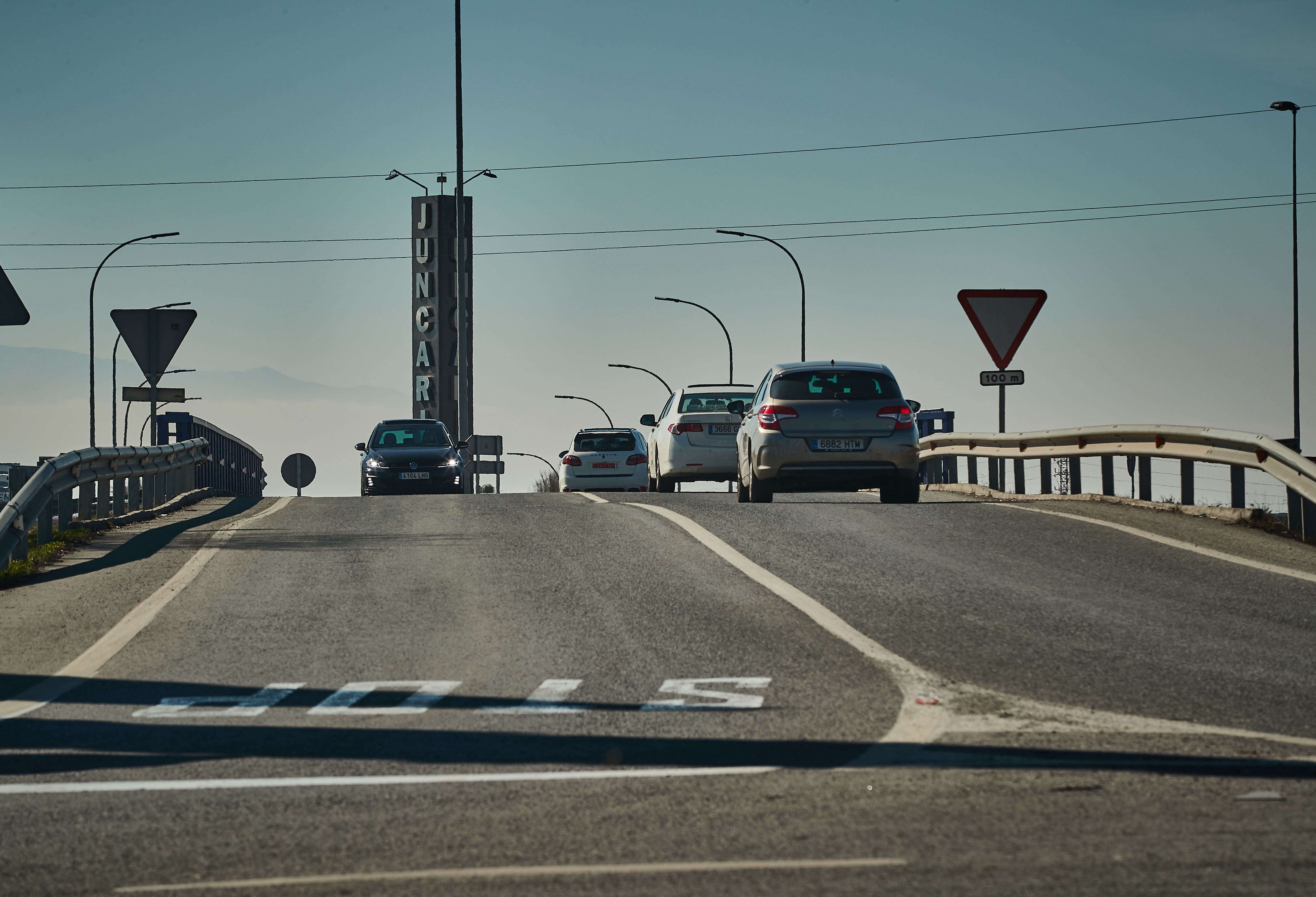 Acceso al polígono Juncaril, donde ocurrieron los hechos.