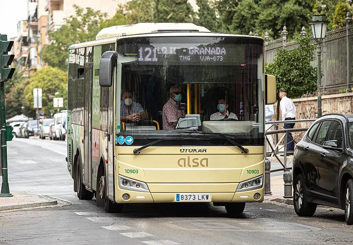 Autobús que conecta Maracena y Granada.