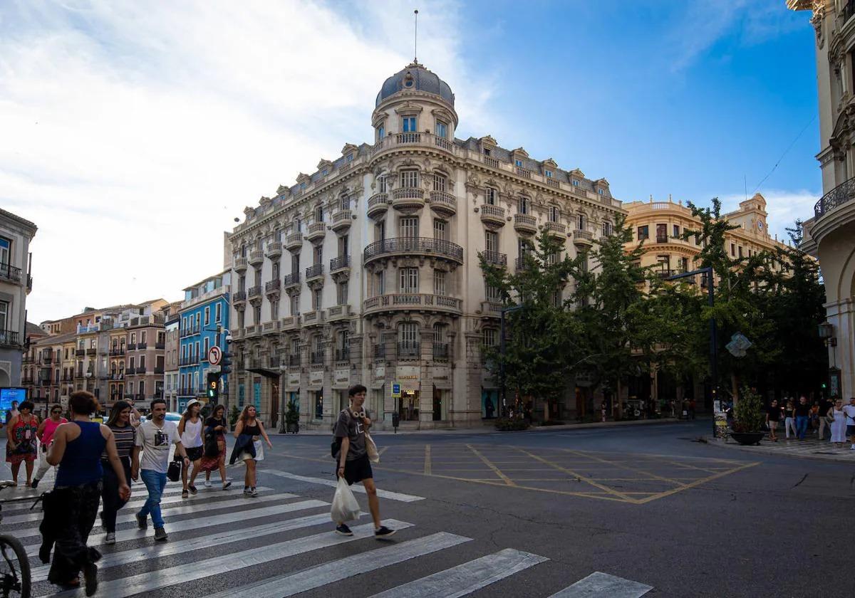 Reyes Católicos y Gran Vía serán cortados al tráfico los fines de semana hasta el final de 2024.