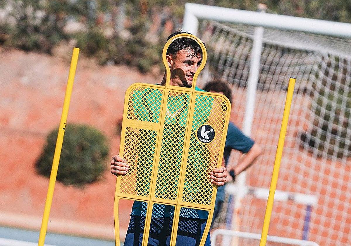 Marc Pubill, creciendo día a día, no quiere esconderse con un Almería que quiere dar la cara.