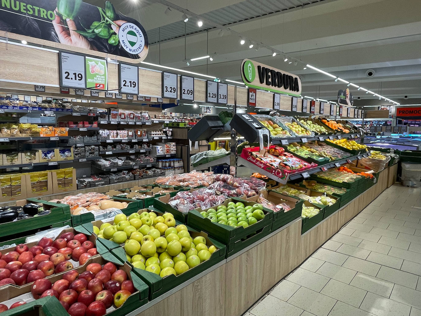 Productos de Andalucía en un supermercado Lidl.