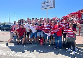 Los aficionados, en un parada por el camino.