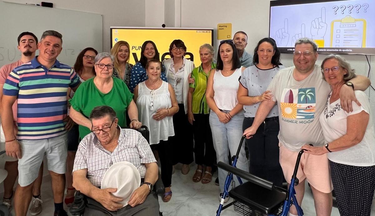 Inés Arco en su visita al centro Guadalinfo de Villatorres