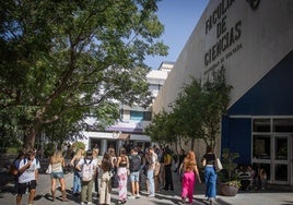 Ambiente en la Facultad de Ciencias en el primer día del curso universitario.