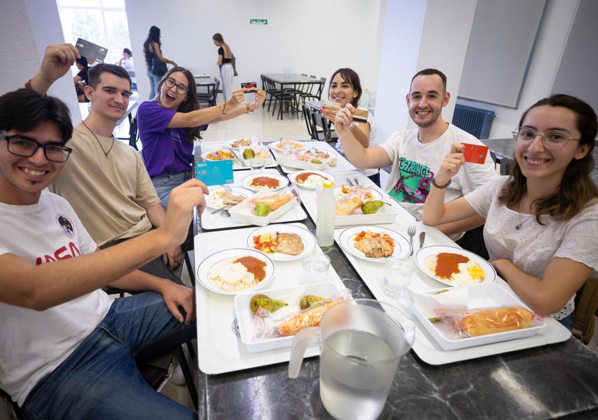 Primer día de los comedores universitarios en Granada y ya se puede pagar con tarjeta.