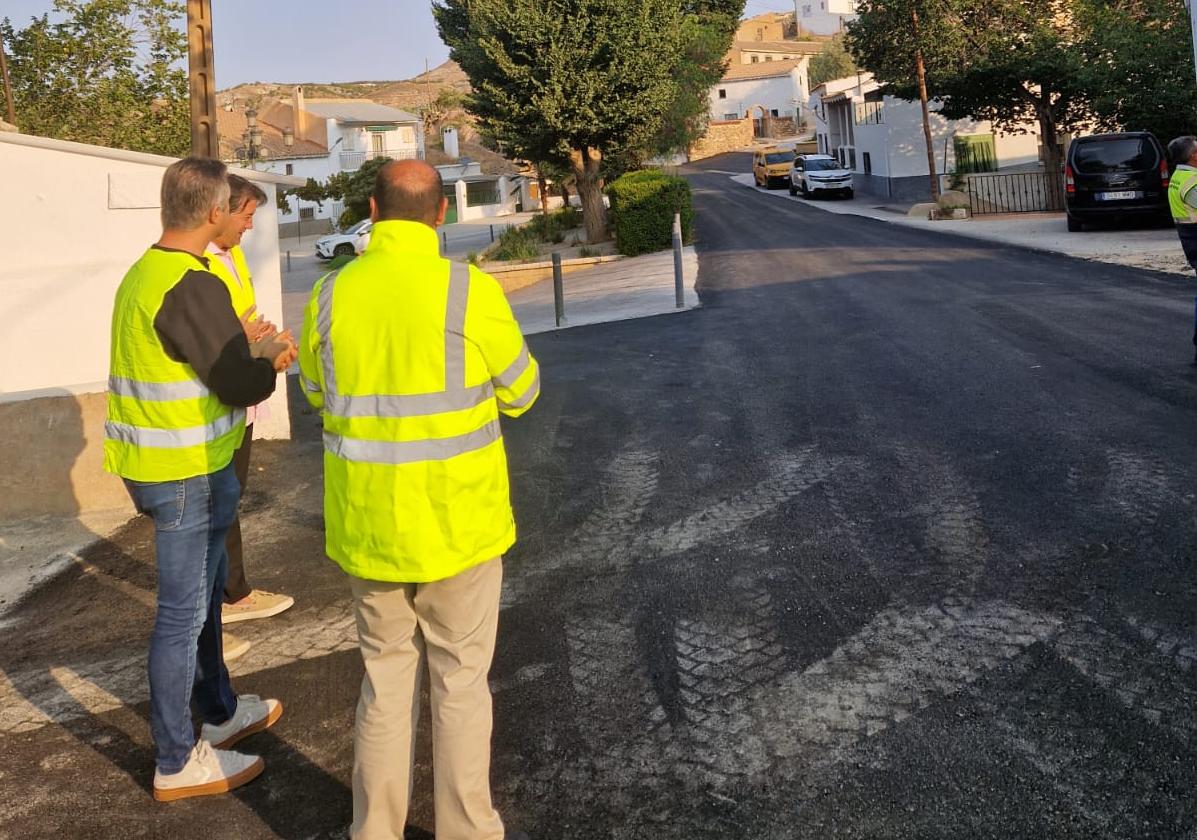 Visita del diputado de Infraestructuras Municipales José Luis Agea y el alcalde de Huesa ángel Padilla a la carretera JA-7202