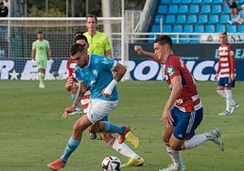 Galech Apezteguía observa una jugada durante su único precedente con el Granada.