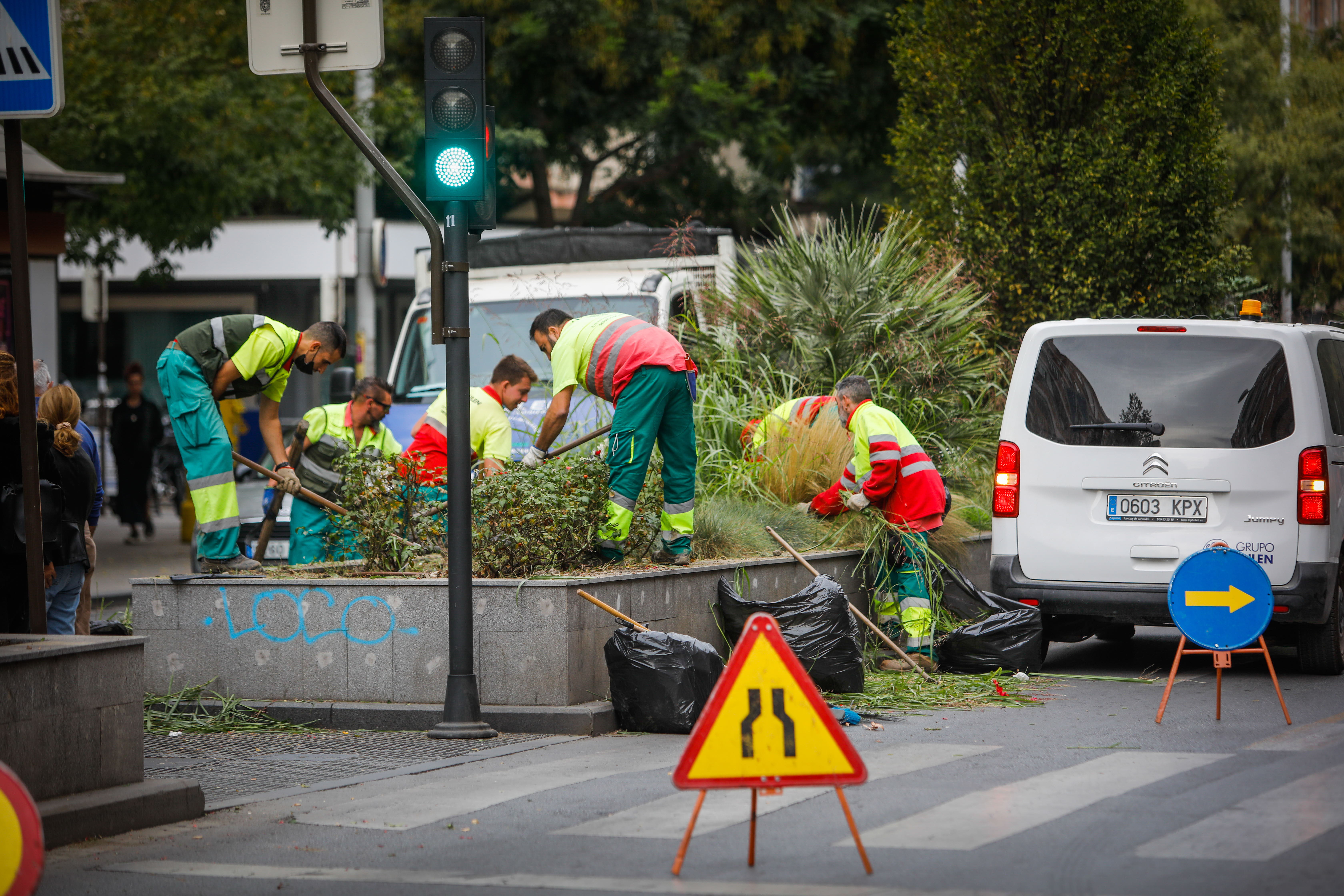 Jardineros trabajando.