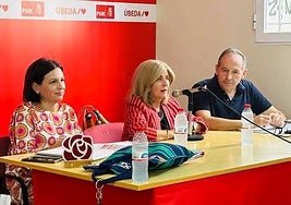 Isabel Uceda, Antonia Olivares y Jacinto Viedma presentaron la campaña socialista en Úbeda.