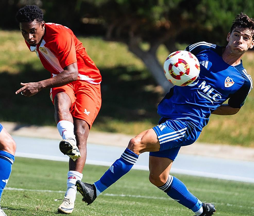 El Linares supo secar el poder ofensivo almeriense en su propio campo