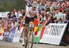 David Valero hizo podio, tercero, en el Mundial de maratón.