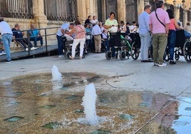 Fuente ya reparada en la plaza de Santa María, delante de la Catedral de Jaén.