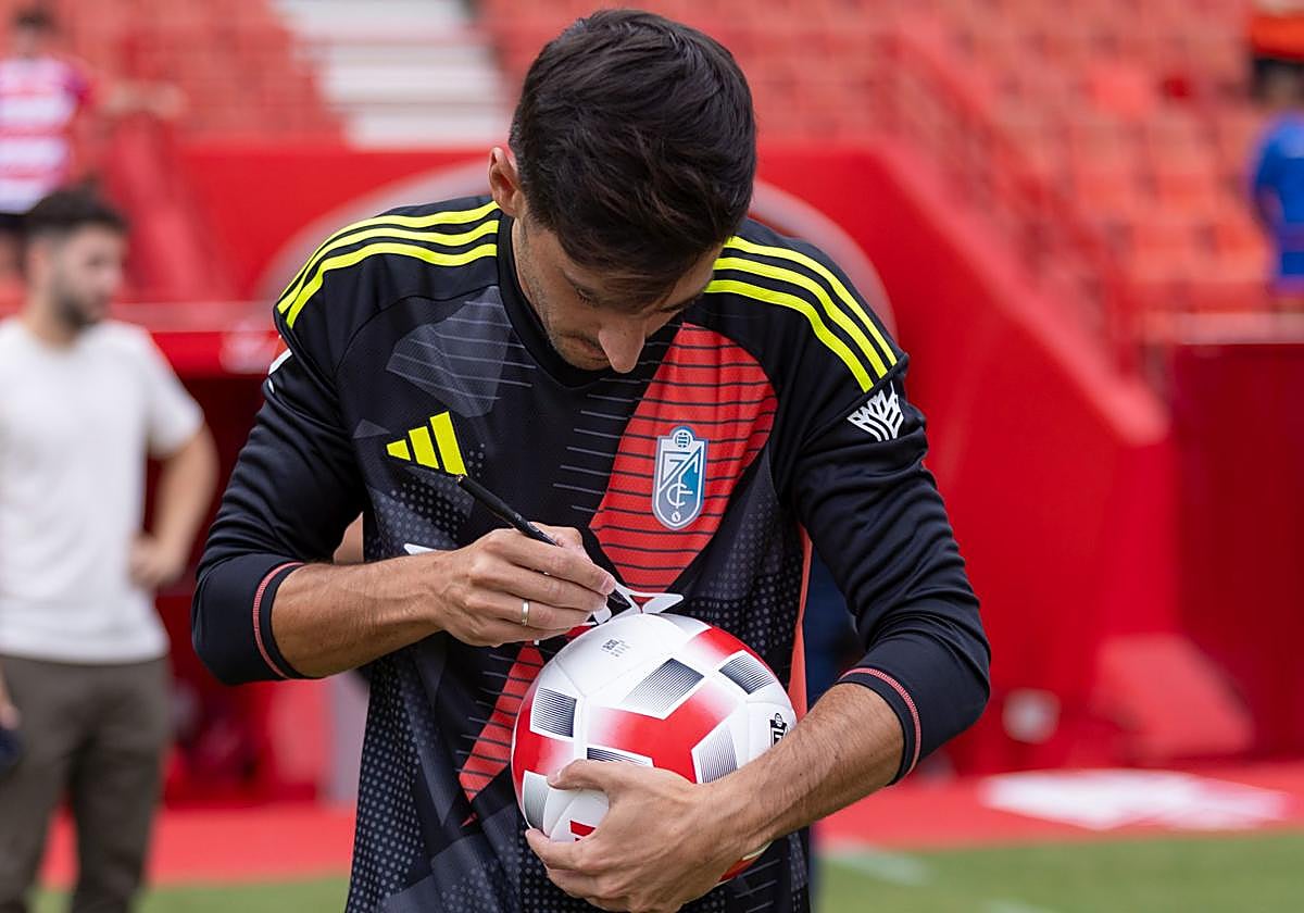 Diego Mariño, en su presentación como jugador del Granada.