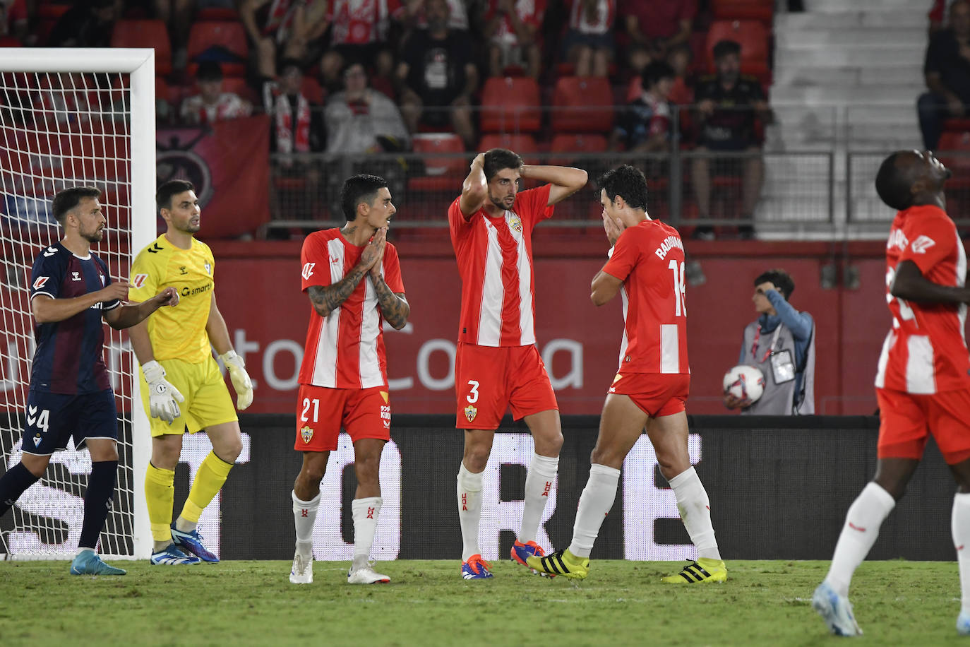 El Almería &#039;resucita&#039; y casi le da la vuelta al marcador