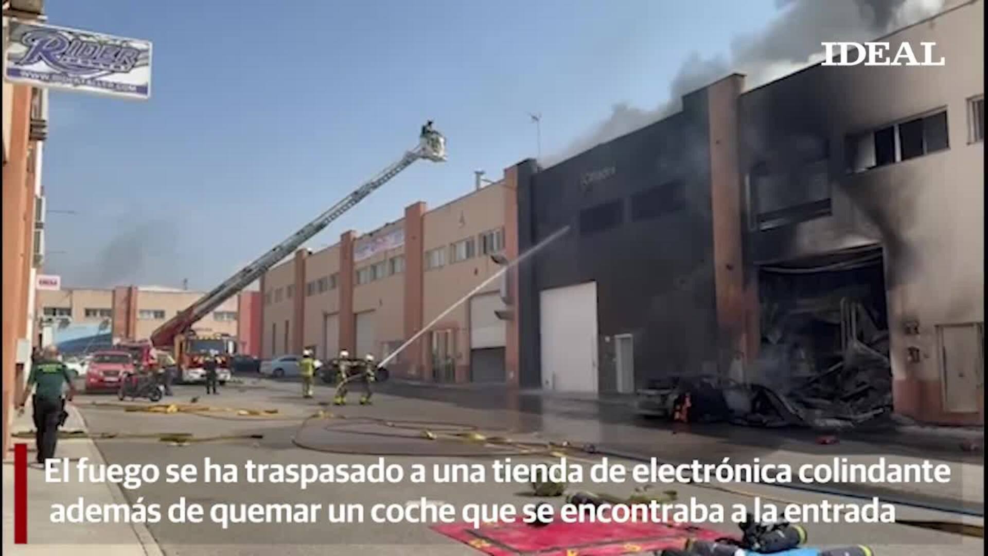 Arde una panadería en el Polígono Juncaril de Granada