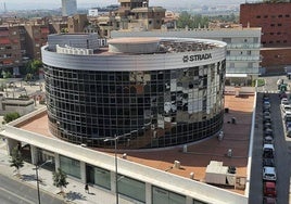 El edificio de Arabial con la nueva imagen y el logo de Strada.