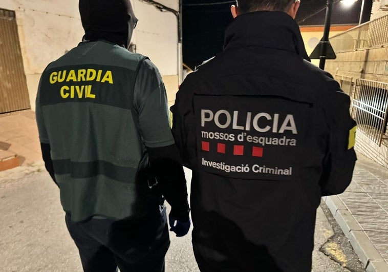 Operación de la Guardia Civil y los Mossos en Pinos Puente