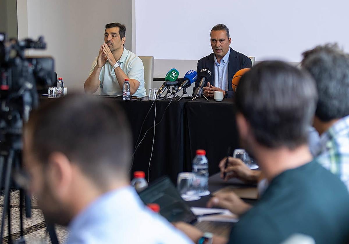 Un instante del desayuno informativo del Covirán Granada en el Hotel Luna.