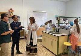 Visita del delegado de Desarrollo Educativo, Francisco José Solano, al IES San Juan Bosco de Jaén.