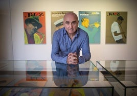 Juan Vida, hoy en la exposición de carteles de jazz.