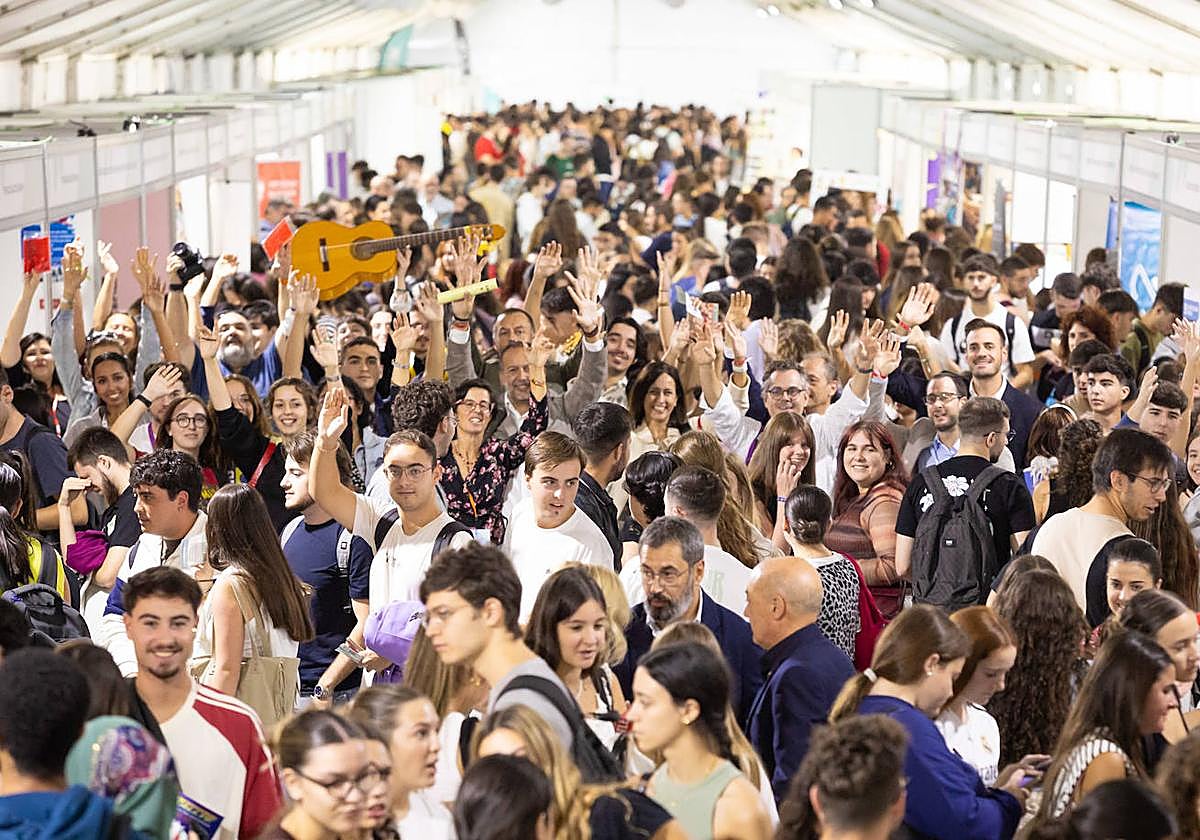 Jornada de recepción de estudiantes en la UGR.