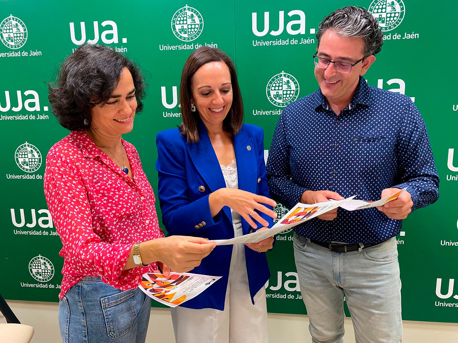 Isabel Abad, Marta Torres y Javier Marín durante la presentación de la programación cultural del cuatrimestre en la UJA.