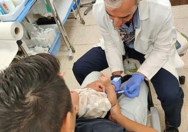 Andalucía inmuniza en un solo día a 3.300 bebés frente al virus de la bronquiolitis