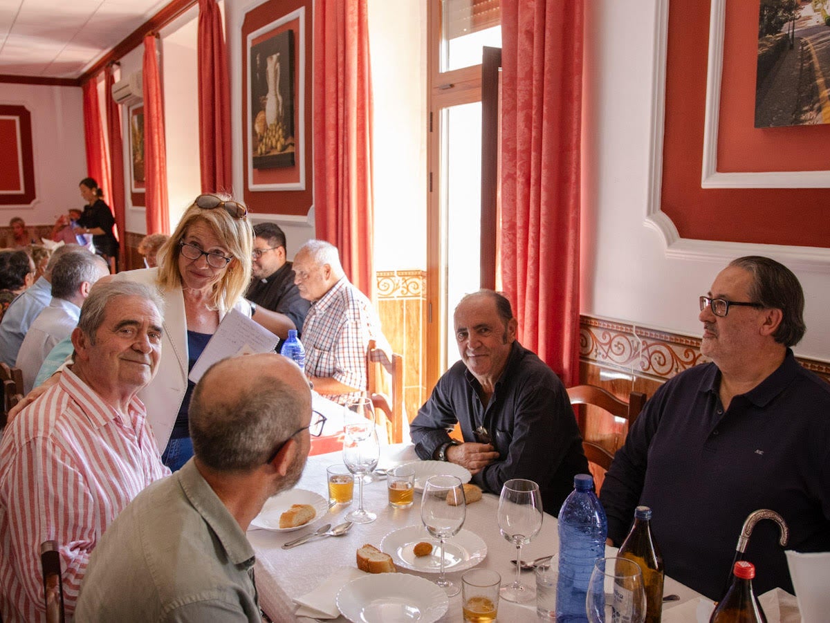 Las imágenes del almuerzo por la iglesia de Guadahortuna