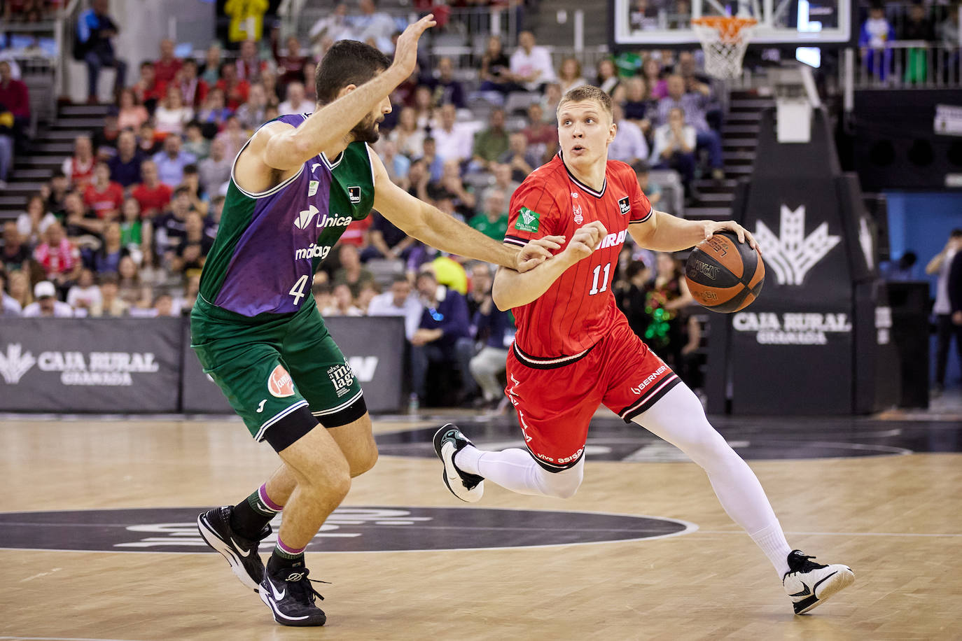 Elias Valtonen, a la derecha, es la única duda del Covirán para su salida a la difícil pista del Palau Blaugrana.