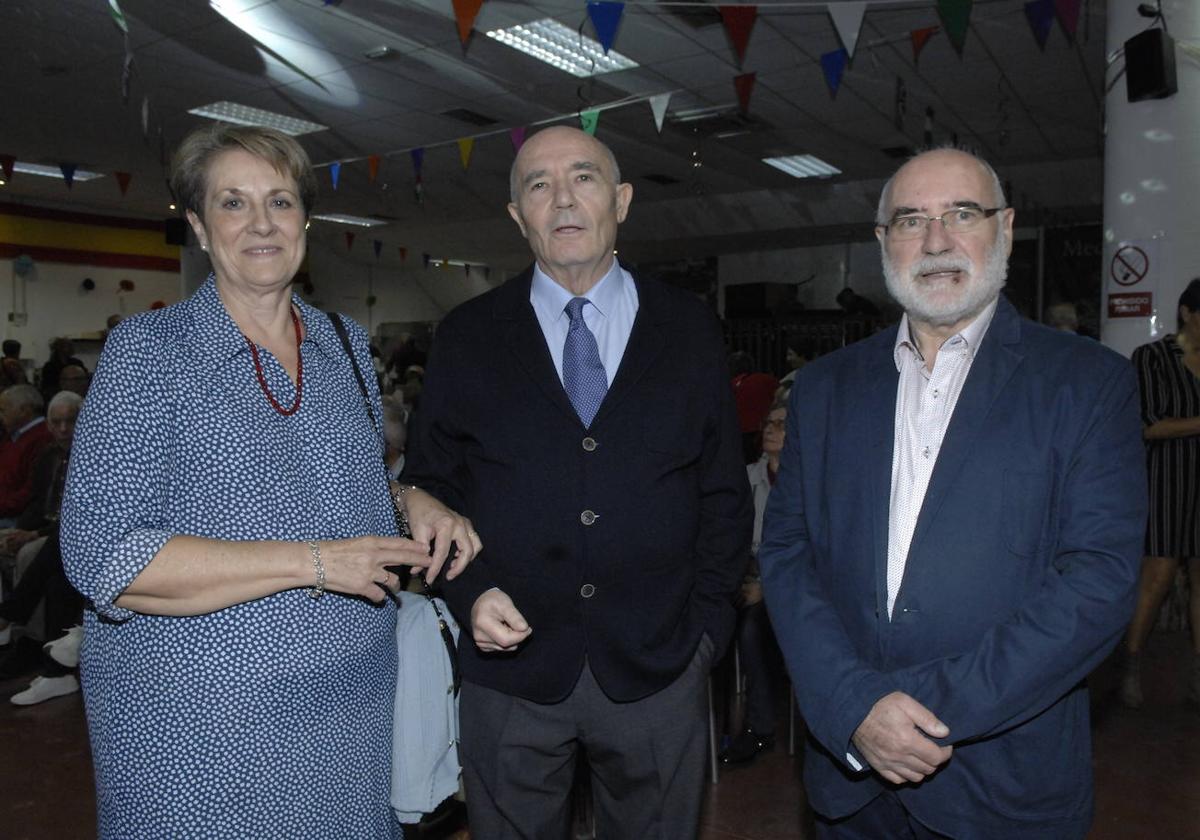 El Pueblo Libro rinde homenaje a su antiguo secretario durante 36 años y a su esposa