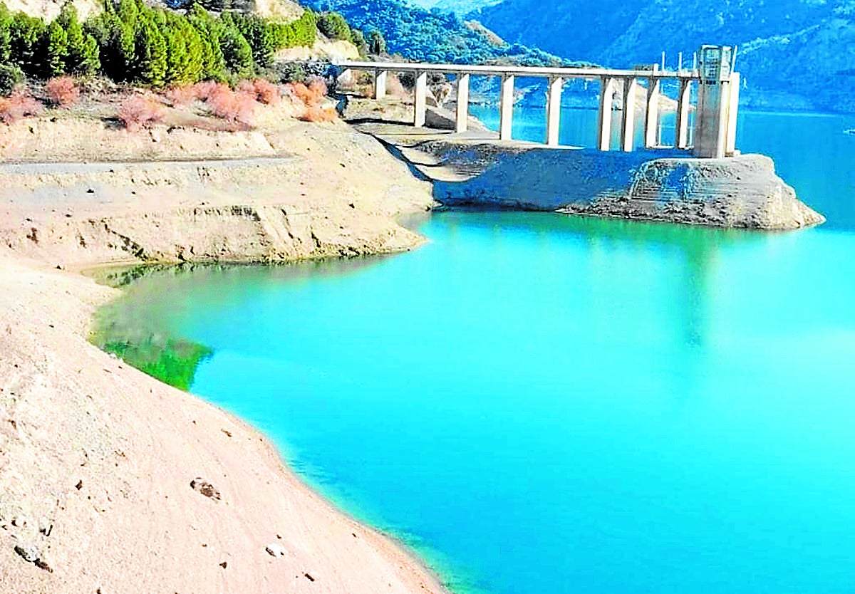 Pantano de Canales en Granada, perteneciente a la Cuenca Hidrográfica del Guadalquivir.