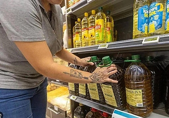 Este es el tiempo que dura el aceite de oliva en la despensa guardado: su fecha de caducidad es esta.