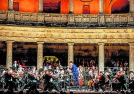 La Filarmónica de Viena, en el palacio de Carlos V durante el Festival Internacional de Música y Danza.