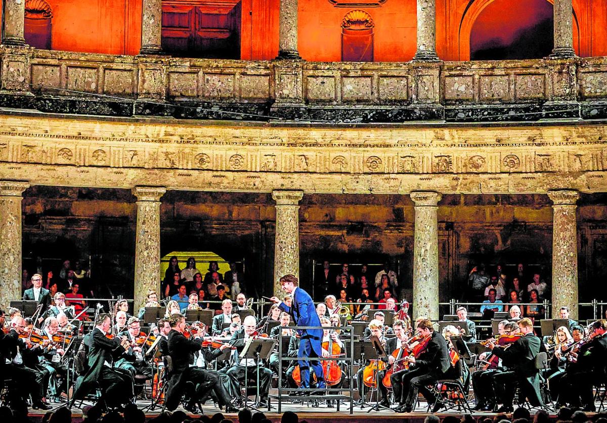 La Filarmónica de Viena, en el palacio de Carlos V durante el Festival Internacional de Música y Danza.