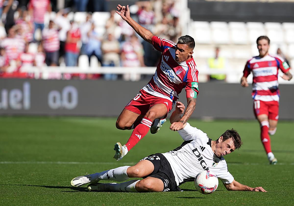 Uzuni, en una acción del partido.