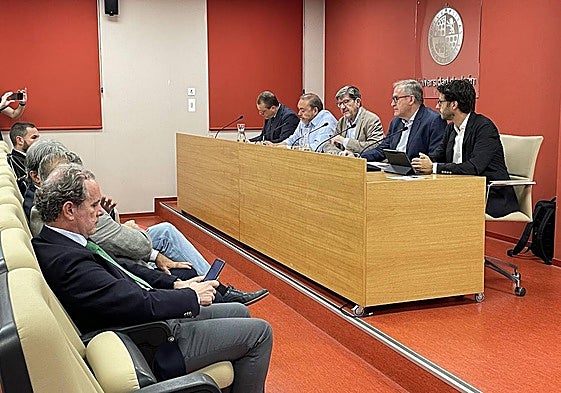 Mesa sobre 'Innovación tecnológica aplicada al sector oleícola'.