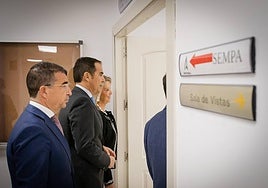 El juez decano, el consejero de Justicia y la fiscal superior de Andalucía entrando en la sede granadina del Sempa.