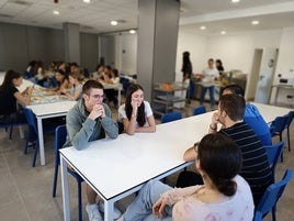 El renovado comedor de la residencia universitaria Madre Teresa Rodón.