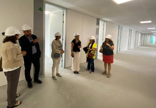 Visita al interior del futuro centro de salud Alameda.