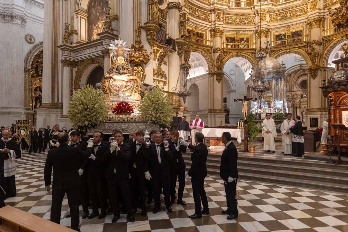 Las mejores imágenes de la procesión de las Virgen de las Angustias