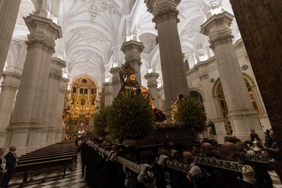 Las mejores imágenes de la procesión de las Virgen de las Angustias