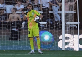 Mariño, con el balón bajo el brazo en El Plantío.