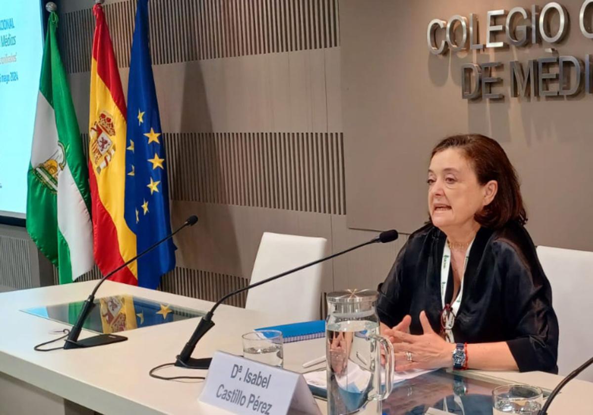 Isabel Castillo Pérez, en un acto del Colegio de Médicos de Granada.