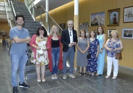 El alcalde de Órgiva, Raúl Orellana, junto a varios de los artistas