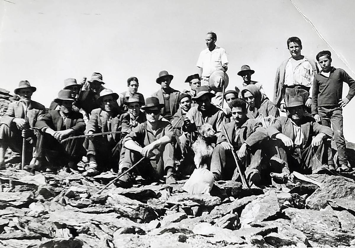 Foto de los primeros en llegar al accidente.