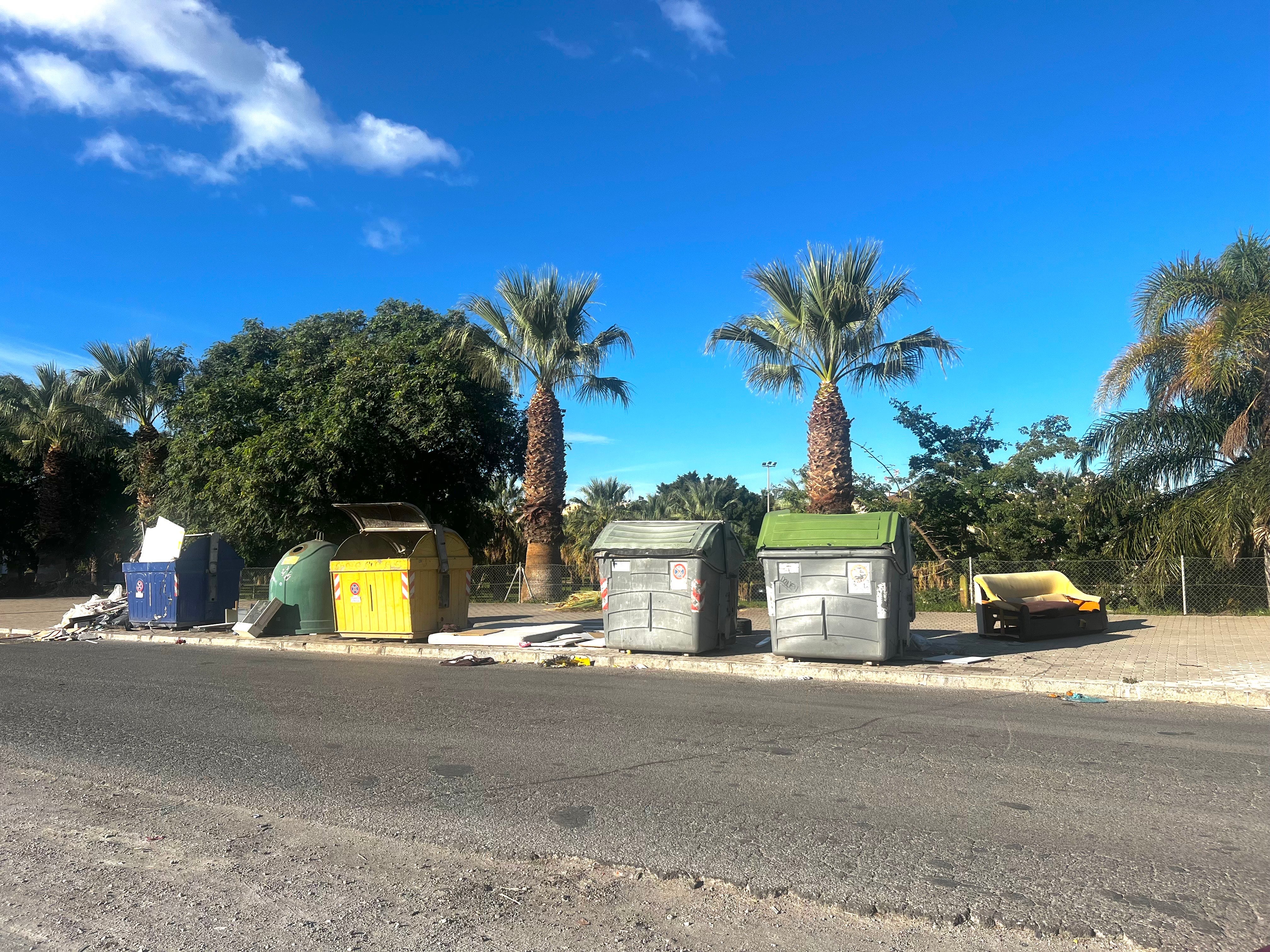 Residuos en los contenedores de Motril.